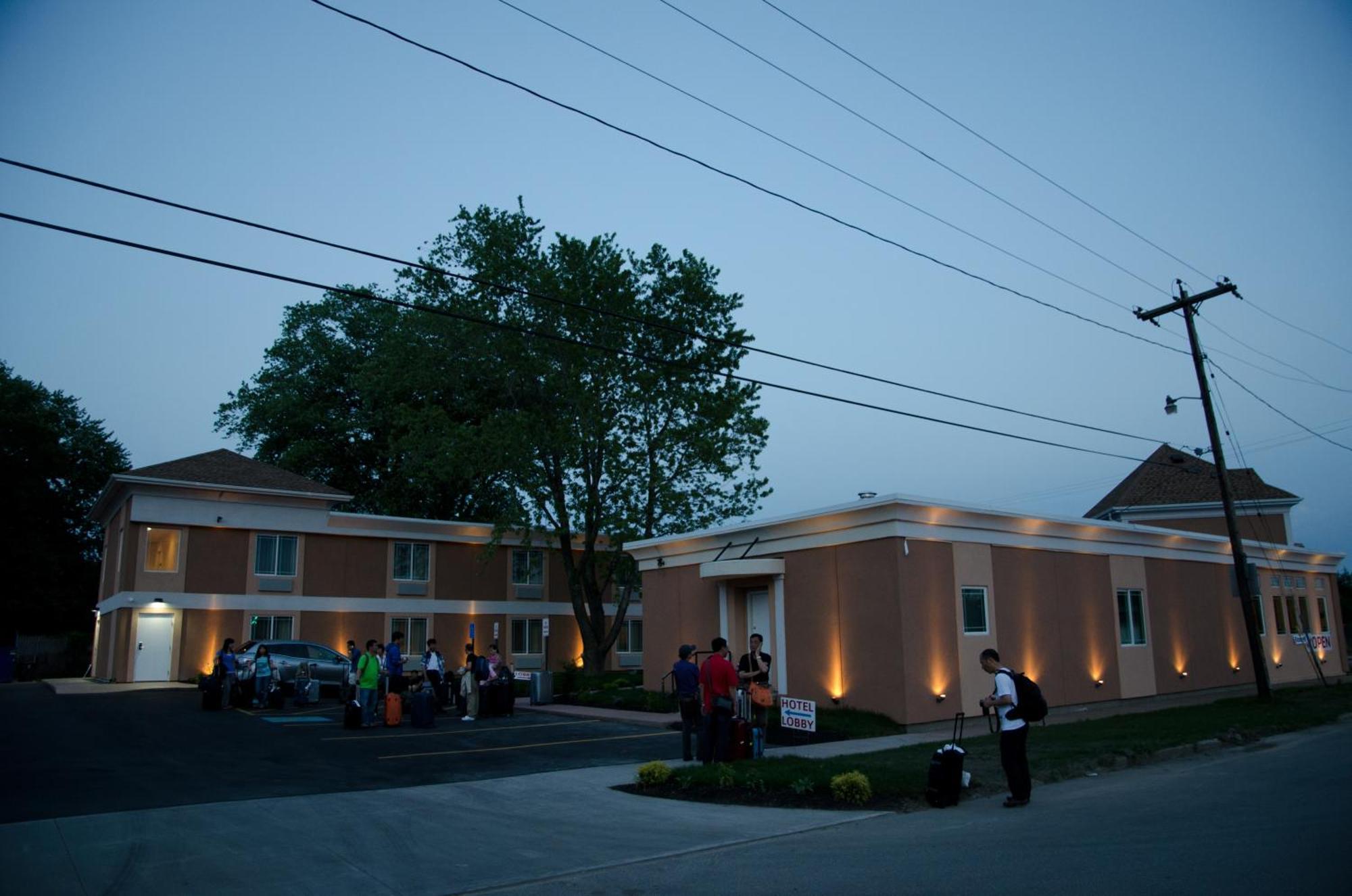 Aashram Hotel By Niagara River Niagara Falls Esterno foto