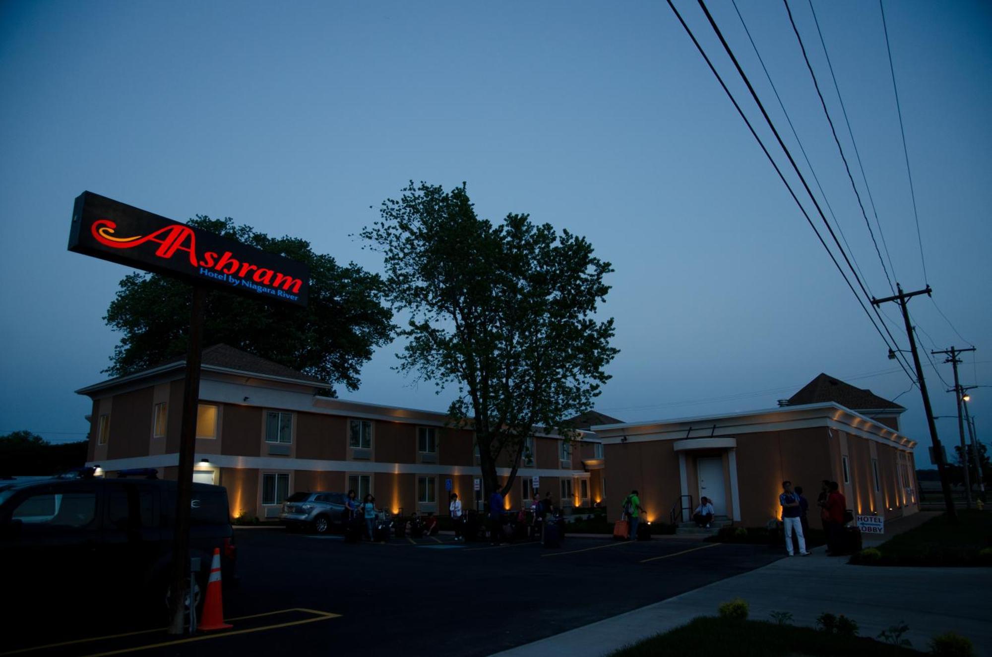 Aashram Hotel By Niagara River Niagara Falls Esterno foto