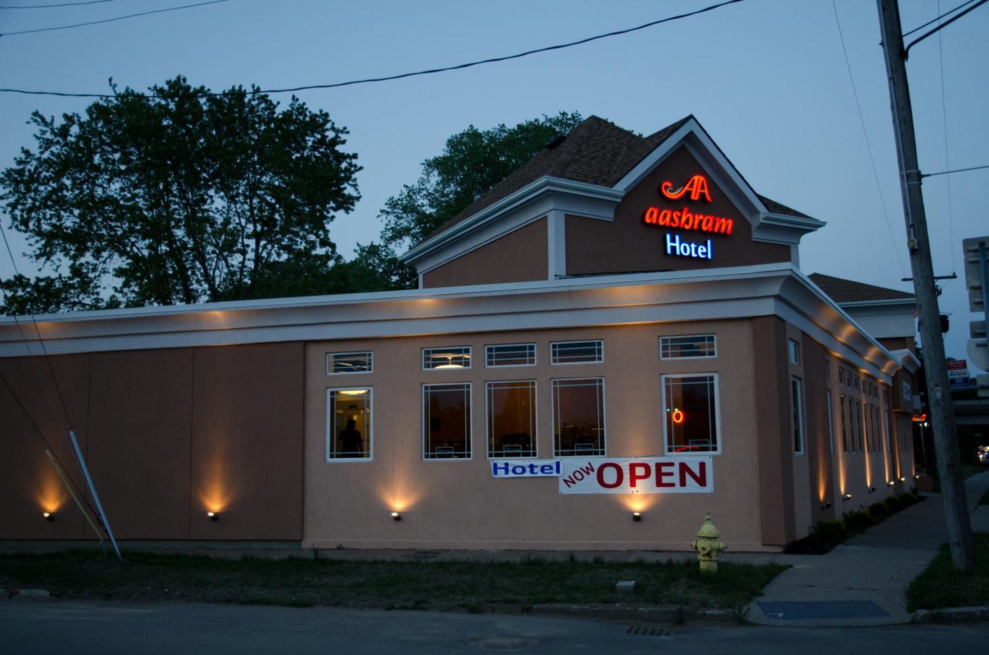 Aashram Hotel By Niagara River Niagara Falls Esterno foto